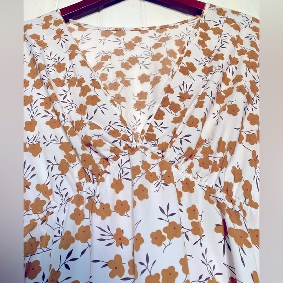 *3 for $20* SHEIN dress, floral print, v-neck, ruffled hem, size 0XL. - Picture 5 of 9